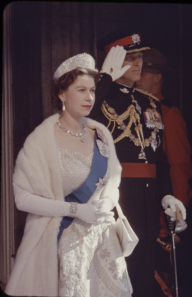 4 món quà chất đầy tâm tư mà Hoàng thân Philip tặng cho Nữ hoàng Anh, trở thành kỷ vật đi cùng bà suốt những năm tháng đẹp nhất đời - Ảnh 3.