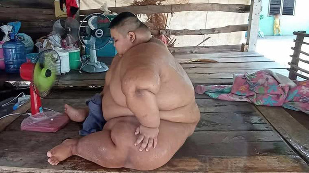 Bi kịch của cậu bé béo nhất Thái Lan: 13 tuổi đã nặng 200kg, từ bé bị ép ăn cho “chóng lớn” và hậu quả đáng thương gây ám ảnh - Ảnh 1.