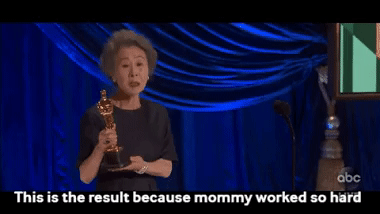 Bài phát biểu chấn động của sao Hàn 74 tuổi làm nên lịch sử ở Oscar: Khiến cả dàn sao Hollywood vừa ồ lên cười vừa vỗ tay thán phục - Ảnh 2.