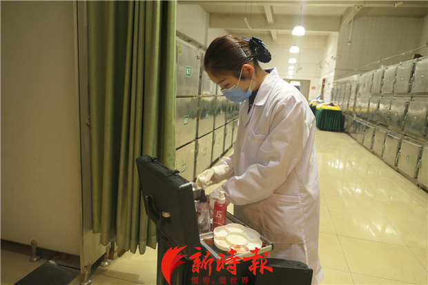 Lạ lùng nghề giữ thể diện lần cuối cho người đã khuất: Bị cha mẹ từ chối chu cấp tiền học vì công việc xui xẻo, đi đâu cũng khổ sở giấu nghề - Ảnh 2. Lạ lùng nghề giữ thể diện lần cuối cho người đã khuất: Bị cha mẹ từ chối chu cấp tiền học vì công việc xui xẻo, đi đâu cũng khổ sở giấu nghề - Ảnh 2.