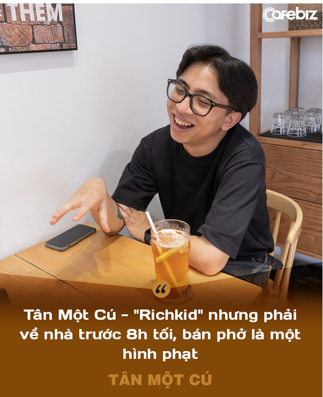  Tân Một Cú - thiếu gia nhà Phở 10 Lý Quốc Sư: Làm YouTube nghèo hơn bán phở!  - Ảnh 2.