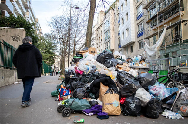  Những hình ảnh gây sốc cho thấy thành phố Paris hoa lệ ngập trong rác khiến cộng đồng mạng thất vọng tràn trề, chuyện gì đang xảy ra? - Ảnh 10.