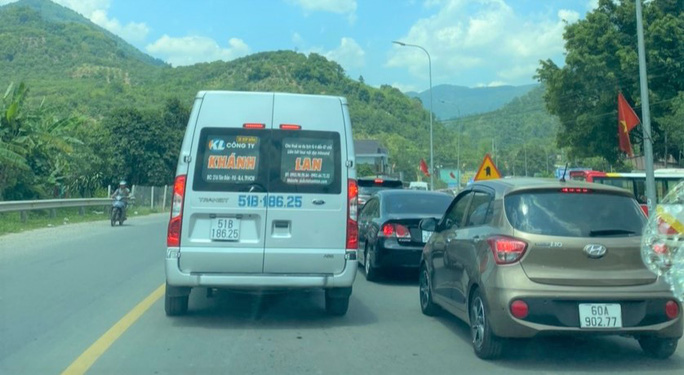  Mất 20 giờ chưa tới Đà Lạt do kẹt xe kinh hoàng ở đèo Bảo Lộc, Quốc lộ 20  - Ảnh 1.