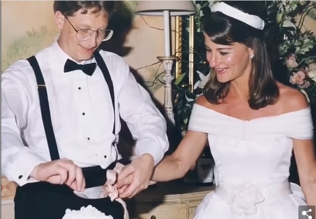 Tỷ phú Bill Gates từng than thở về hôn nhân hết tình yêu với bạn chơi golf và góc khuất về thời trẻ ăn chơi khét tiếng trước đám cưới với Melinda - Ảnh 2. Tỷ phú Bill Gates từng than thở về hôn nhân hết tình yêu với bạn chơi golf và góc khuất về thời trẻ ăn chơi khét tiếng trước đám cưới với Melinda - Ảnh 2.