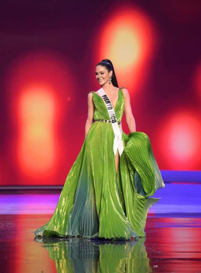 Đầm dạ hội của Đỗ Thị Hà tại Miss World bị nghi đạo nhái?