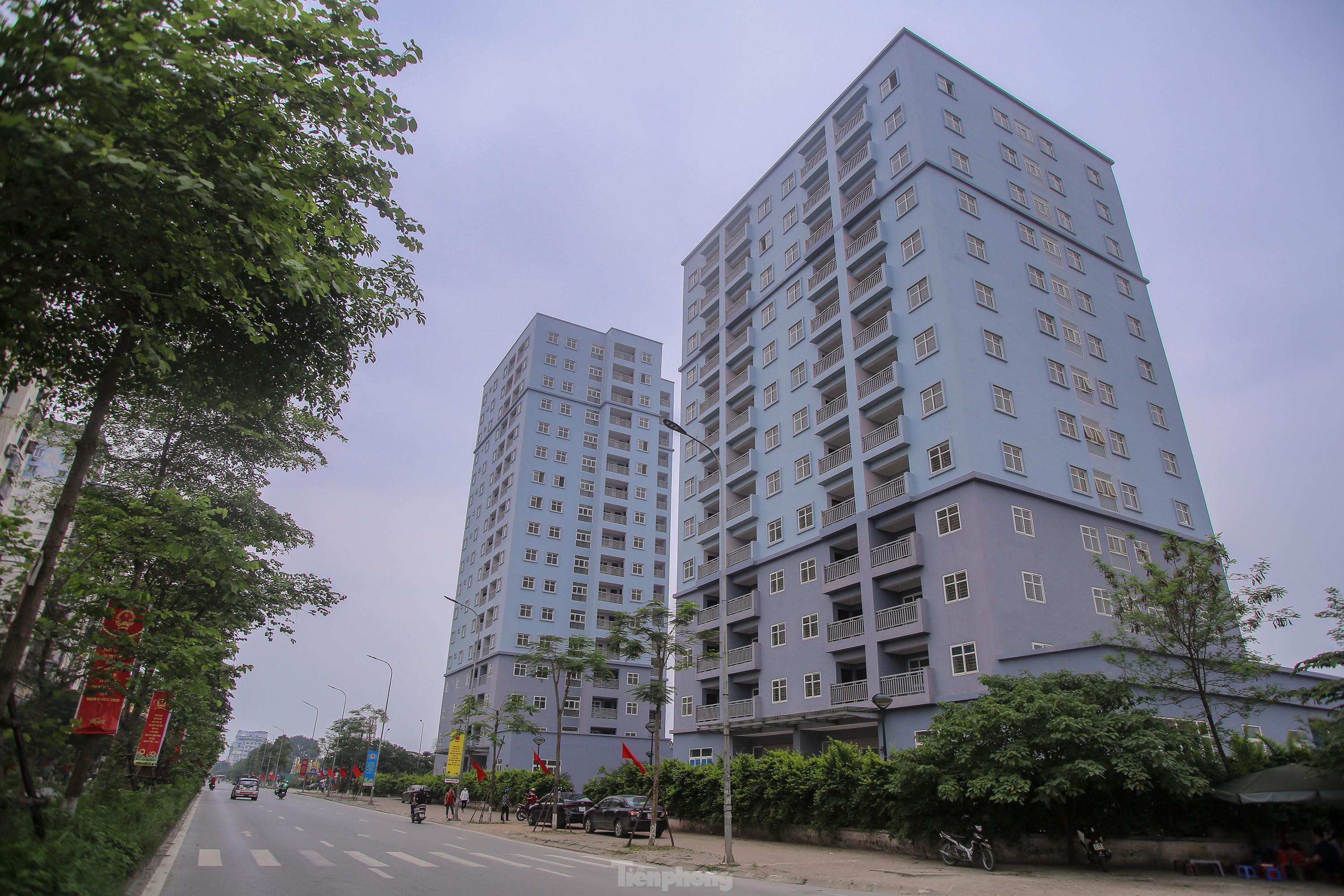  Khu chung cư tọa lạc vị trí đắc địa ở Hà Nội thành nơi tập kết rác  - Ảnh 1.