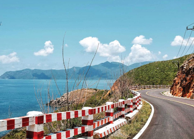 7 cung đường bộ đẹp nhất Việt Nam xuất hiện trên Tạp chí du lịch danh tiếng thế giới: Ngắm cảnh còn ngỡ lạc vào động tiên - Ảnh 6.