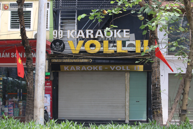 Ảnh: Quán karaoke, game ở Hà Nội lại ngủ đông giữa hè để phòng dịch Covid-19 - Ảnh 7.