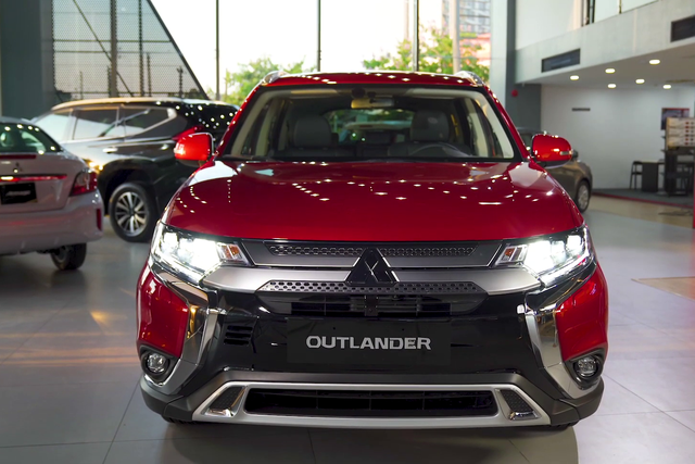 Bán chạy đột biến, Mitsubishi vẫn ồ ạt khuyến mại mọi dòng xe, quyết đuổi Kia về thị phần - Ảnh 2. Bán chạy đột biến, Mitsubishi vẫn ồ ạt khuyến mại mọi dòng xe, quyết đuổi Kia về thị phần - Ảnh 2.