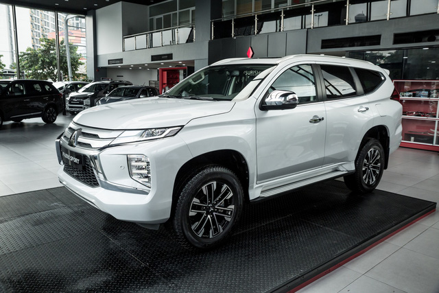 Bán chạy đột biến, Mitsubishi vẫn ồ ạt khuyến mại mọi dòng xe, quyết đuổi Kia về thị phần - Ảnh 3. Bán chạy đột biến, Mitsubishi vẫn ồ ạt khuyến mại mọi dòng xe, quyết đuổi Kia về thị phần - Ảnh 3.