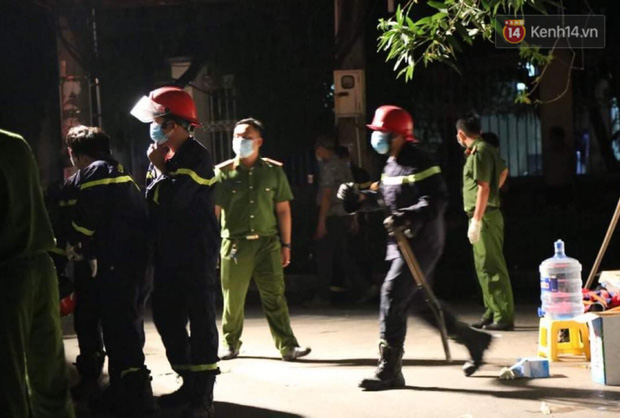 Ảnh: Hiện trường vụ cháy kinh hoàng khiến 7 người mắc kẹt tử vong thương tâm ở Sài Gòn - Ảnh 14.