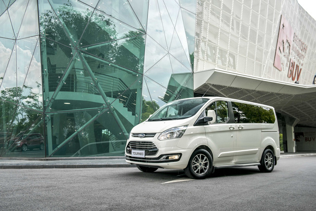 Ford Tourneo ngừng lắp ráp tại Việt Nam: Đứng trước nguy cơ bị khai tử, thêm rộng đường cho Kia Sedona - Ảnh 1.