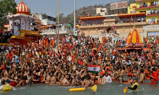  Lễ hội Kumbh Mela – sự kiện siêu lây lan Covid-19 nhấn chìm Ấn Độ trong khủng hoảng - Ảnh 1.