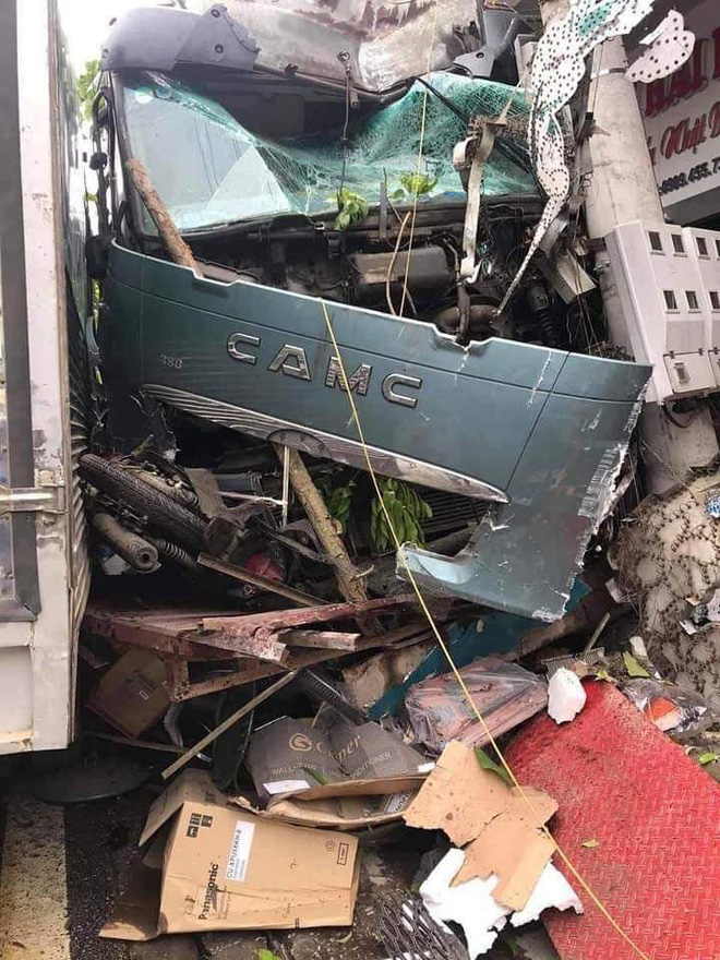  Tài xế container đánh lái cứu 2 người, tông vào nhiều nhà dân xin dừng nhận tiền hỗ trợ - Ảnh 2.
