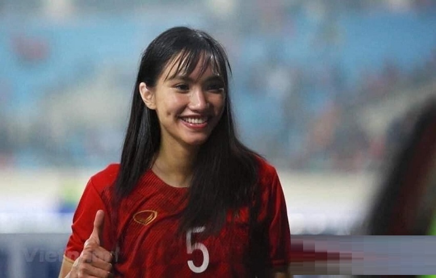 Hãy cùng đón xem những khoảnh khắc đáng nhớ của các cầu thủ ĐT Việt Nam trên sân bóng, và cùng nhau cổ vũ cho đội tuyển của chúng ta.