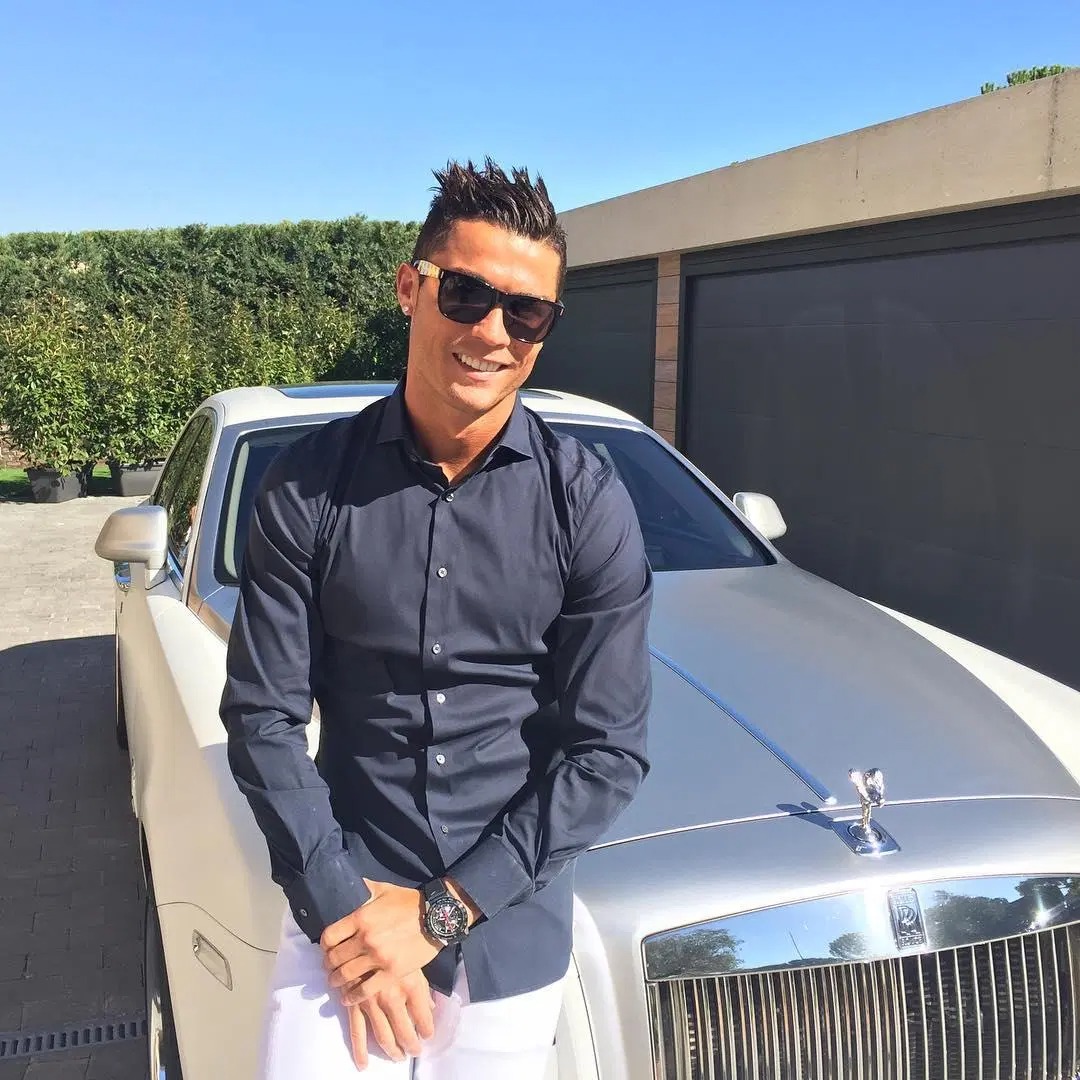 Cristiano Ronaldo bổ sung RollsRoyce Cullinan vào bộ sưu tập xe hơi khủng