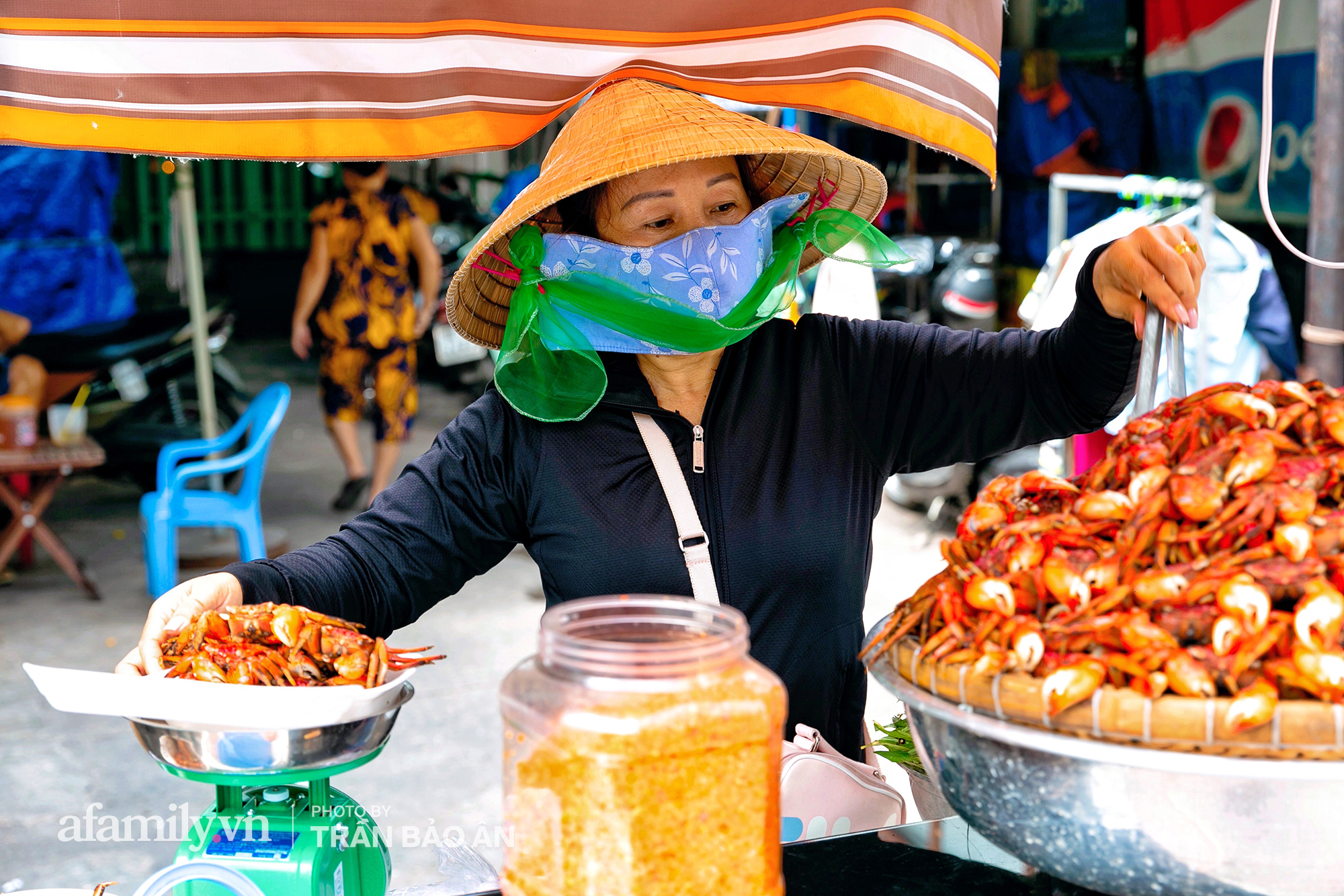  Mâm ba khía Cà Mau hấp giúp bà chủ mỗi tháng kiếm nhẹ nhàng 400 triệu dù trong mùa dịch, cả Sài Gòn tìm đỏ con mắt cũng khó có mâm thứ hai  - Ảnh 9.