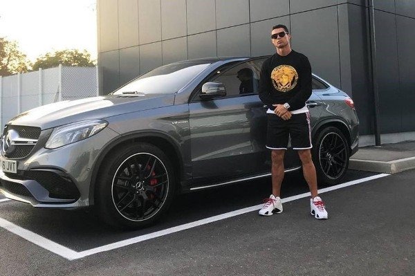 Bộ sưu tập xe của siêu cầu thủ Cristiano Ronaldo vừa lập kỷ lục ghi bàn tại Euro: Bugatti, Lamborghini, Rolls-Royce đủ cả, toàn hàng limited edtion - Ảnh 9.