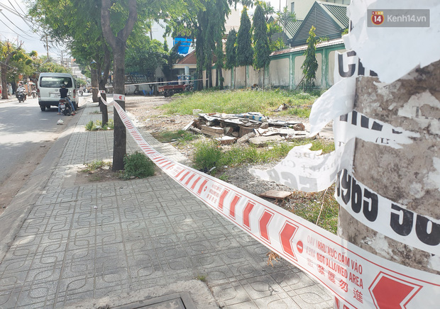 Nhiều tuyến đường ở Sài Gòn được giăng dây, lập hàng rào hạn chế để dẹp chợ tự phát - Ảnh 15.