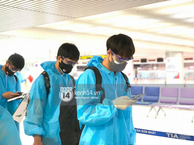 Đội tuyển bóng đá Việt Nam tiếp tục cách ly y tế tập trung thêm 14 ngày - Ảnh 1.
