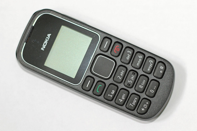 Lộ diện điện thoại 'cục gạch' chạy Android của Nokia: Gọi được video call,  dùng được Facebook