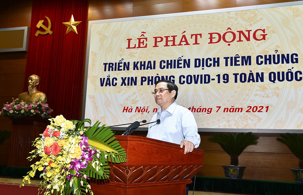  Việt Nam chính thức bắt đầu chiến dịch tiêm chủng vaccine Covid-19 lớn nhất lịch sử cho 75 triệu người dân - Ảnh 2.