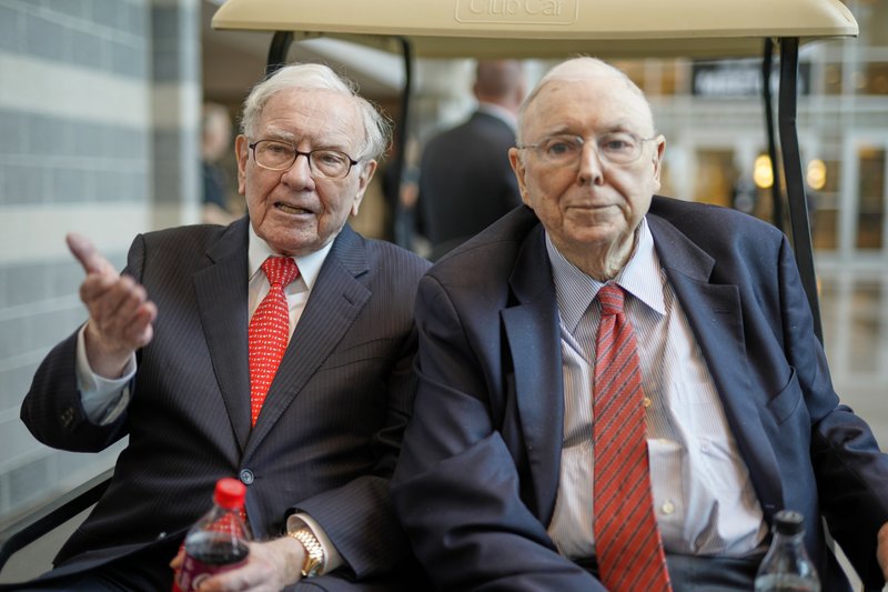 Đôi bạn thân tỷ phú Warenn Buffett và Charlie Munger: Hơn cả tiền bạc, đây  mới là thứ chúng tôi tìm kiếm suốt nhiều thập kỷ qua