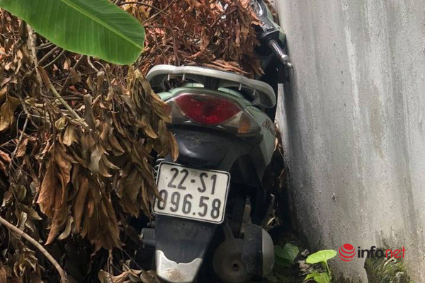 Taxi điên đâm liên hoàn xe máy tài xế hoảng sợ nhảy cầu nghi tự tử  Giao  thông  Vietnam VietnamPlus