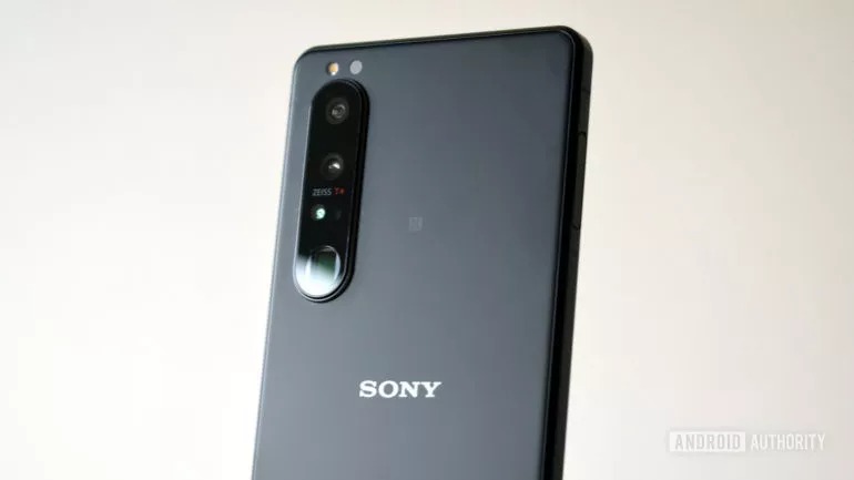 Nước cờ dị giúp Sony tránh vào vết xe đổ của BlackBerry, HTC, LG - Ảnh 1.