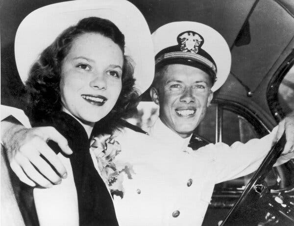 Jimmy Carter - cựu tổng thống hoa Kỳ tiết lộ chìa khóa giúp sống thọ đến gần trăm tuổi: Lấy một người vợ tốt! - Ảnh 2.