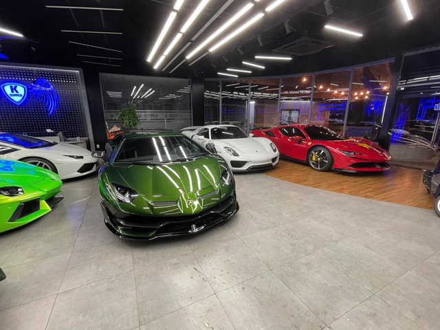 Lamborghini Aventador SVJ màu độc nhất vô nhị vừa về Việt Nam nằm trong showroom siêu xe trăm tỷ tại Sài Gòn - Ảnh 1.