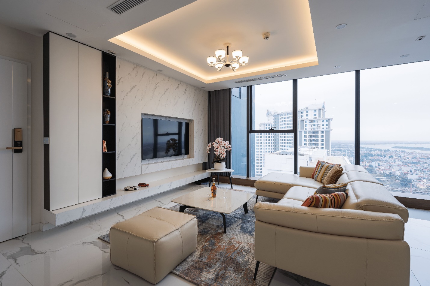 Khám phá căn hộ duplex sở hữu tầm view bao trọn sông Hồng trong khu nhà giàu bậc nhất Hà Nội - Ảnh 1.
