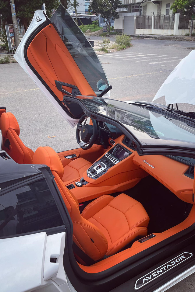 Lamborghini Aventador Roadster đầu tiên Việt Nam được chủ nhân chịu chi lột xác nội thất theo phong cách Hermes - Ảnh 2.
