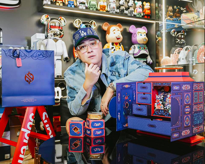 Sự thật về Youtuber đình đám là con trai “ông trùm điện tử Sài Gòn” - Ảnh 3. Sự thật về Youtuber đình đám là con trai “ông trùm điện tử Sài Gòn” - Ảnh 3.