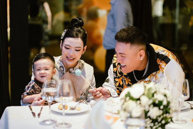 Sự thật về Youtuber đình đám là con trai “ông trùm điện tử Sài Gòn” - Ảnh 7. Sự thật về Youtuber đình đám là con trai “ông trùm điện tử Sài Gòn” - Ảnh 7.