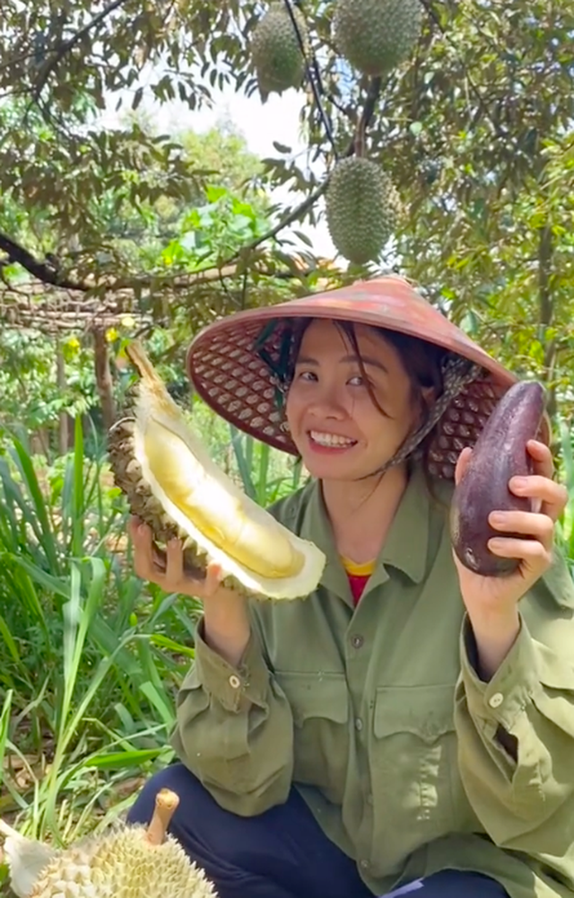 Bỏ Sài Gòn về quê làm vườn, cô nàng gây sốt với loạt clip viral: Sầu riêng, bơ trĩu quả, xem mà không thể kìm lòng! - Ảnh 1.