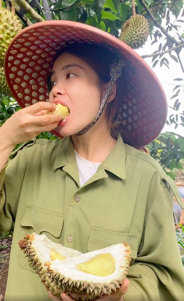 Bỏ Sài Gòn về quê làm vườn, cô nàng gây sốt với loạt clip viral: Sầu riêng, bơ trĩu quả, xem mà không thể kìm lòng! - Ảnh 4.