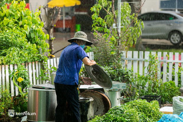 Chuyện cư dân chung cư ở Sài Gòn nấu hàng trăm suất ăn mỗi ngày tiếp sức các Bệnh viện dã chiến: Những người tham gia phải có xét nghiệm âm tính - Ảnh 18.