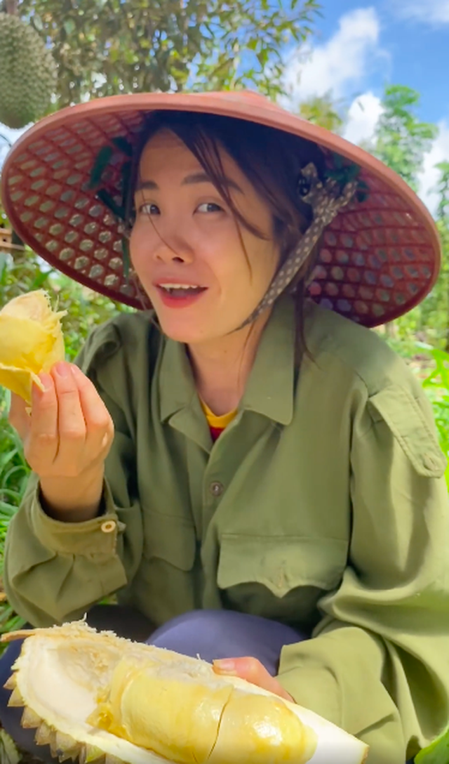 Bỏ Sài Gòn về quê làm vườn, cô nàng gây sốt với loạt clip viral: Sầu riêng, bơ trĩu quả, xem mà không thể kìm lòng! - Ảnh 5.
