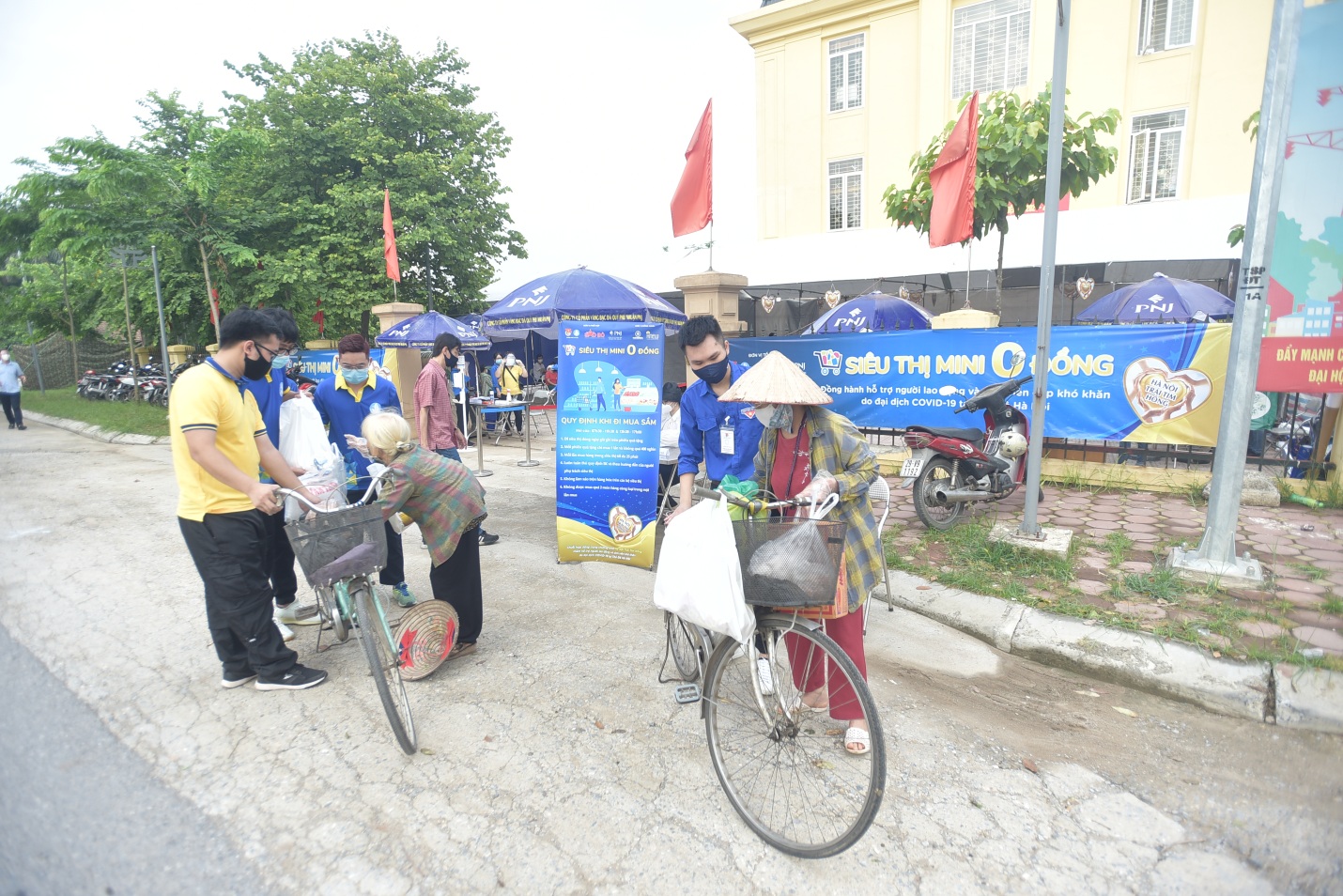 Nhiều đại gia bất động sản cùng hàng loạt doanh nghiệp lớn góp mặt trong chuỗi Siêu thị mini 0 đồng - Hà Nội Trái tim Hồng  - Ảnh 2.