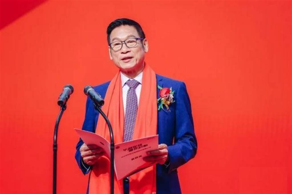 Chỉ tốt nghiệp cao đẳng nông nghiệp, người đàn ông sở hữu khối tài sản 13 tỷ USD nhờ... sản xuất giày trong trang trại nuôi lợn - Ảnh 1. Chỉ tốt nghiệp cao đẳng nông nghiệp, người đàn ông sở hữu khối tài sản 13 tỷ USD nhờ... sản xuất giày trong trang trại nuôi lợn - Ảnh 1.