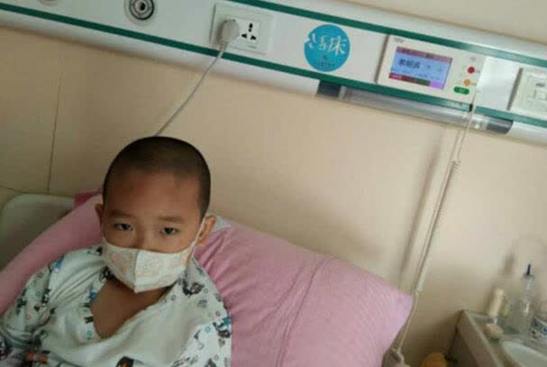 Bé trai 5 tuổi đã vỡ giọng, bố mẹ đưa đến bệnh viện khám dậy thì sớm mới phát hiện có khối u não, bác sĩ chỉ ra 3 điểm cần chú ý - Ảnh 1.