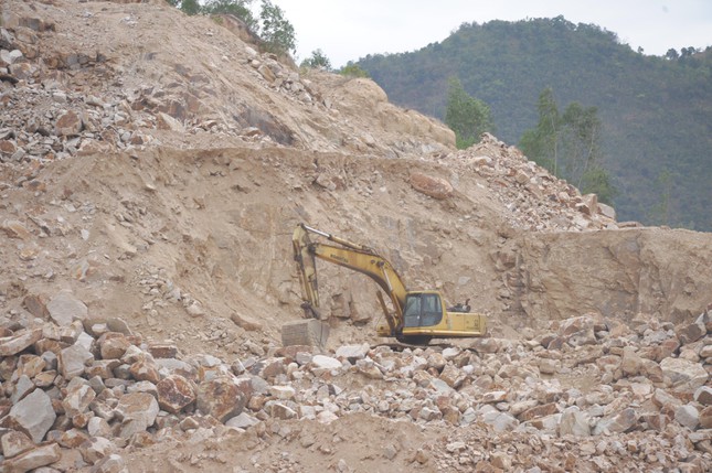  Cơ quan công an yêu cầu cung cấp hồ sơ dự án bạt núi làm khu nhà ở tại Nha Trang  - Ảnh 3.