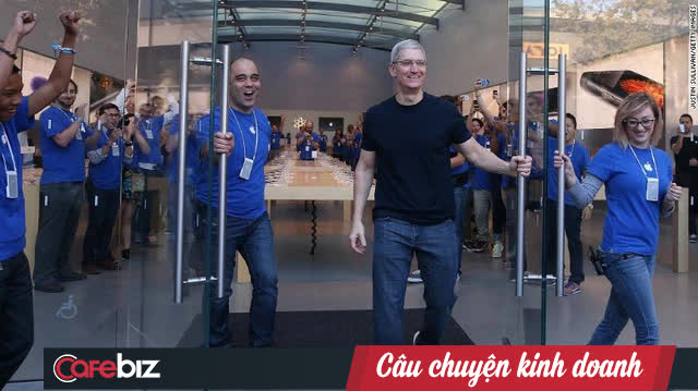Nhìn lại 10 năm Tim Cook tiếp quản Apple: Phong cách quản lý và điều hành của ông khác với “người tiền nhiệm” Steve Jobs như thế nào? - Ảnh 2.