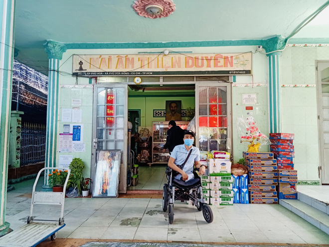 Nghị lực phi thường của chàng trai phải cưa cụt đôi chân ở tuổi 25 và hành trình trao yêu thương giữa dịch Covid-19 - Ảnh 12. Nghị lực phi thường của chàng trai phải cưa cụt đôi chân ở tuổi 25 và hành trình trao yêu thương giữa dịch Covid-19 - Ảnh 12.