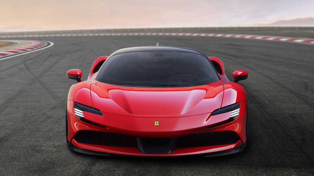 Với 1 tuần lương ở MU, Ronaldo có thể mua đủ loại siêu xe Ferrari, Lamborghini hoặc xế sang Rolls-Royce đã lăn bánh ở Việt Nam - Ảnh 10.