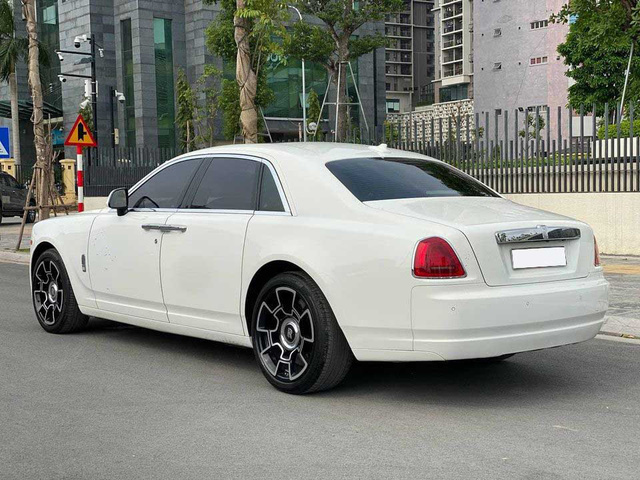 Bóng ma RollsRoyce Ghost đời 2010 giá gần 108 tỷ đồng  Báo Quảng Ninh  điện tử