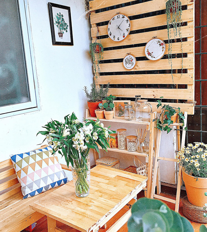 Chiếc ban công khu tập thể đẹp nức lòng người hâm mộ: Vô vàn loại cây hot hit, trầm trồ nhất là góc lavender tím nhìn mà mê mẩn - Ảnh 7.