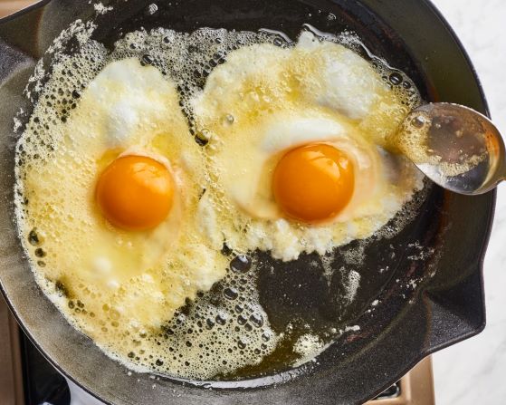 5 cách chế biến trứng sai lầm, biến món ăn ngon thành cực độc: Nếu dùng 6 loại trứng xứng đáng bỏ đi này để nấu nữa thì tác hại khôn lường - Ảnh 2.