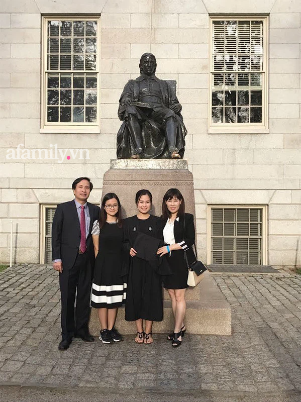 Mẹ Hà Nội nuôi 2 con gái đỗ Đại học Harvard chia sẻ bí quyết rèn con từ bé: Trời mưa như bão cũng dứt khoát làm điều này - Ảnh 2.